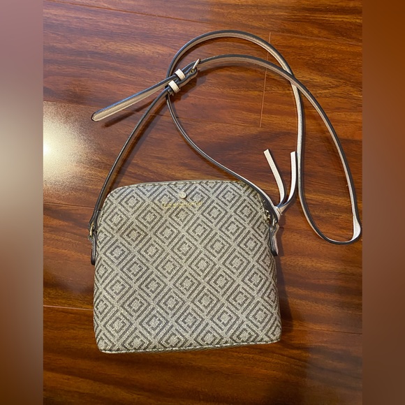 Liz Claiborne Handbags - Liz Claiborne  Geometric Pattern Crossbody Bag - beige gold